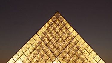Picture of Le Louvre Museum in Paris, France by Jesús Rosas